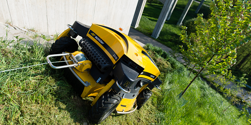 Spider ILD02 with winch at top of steep slope